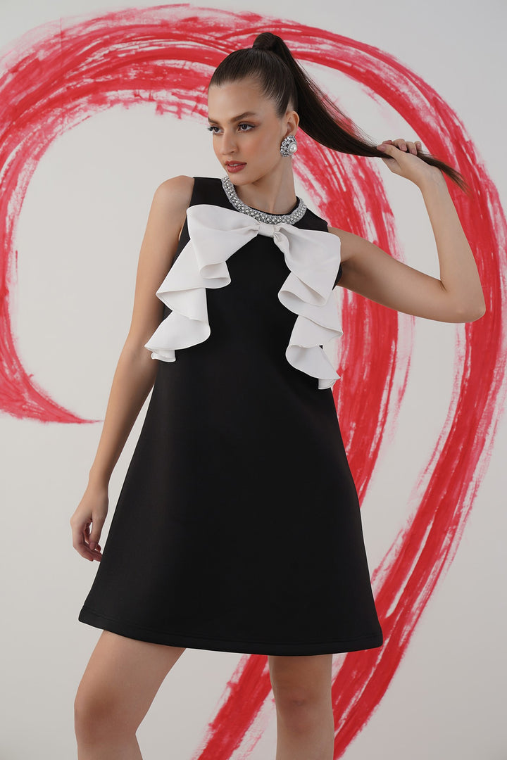 Roll dress- black and white