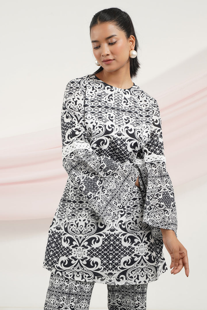 Lady Like Top- Black