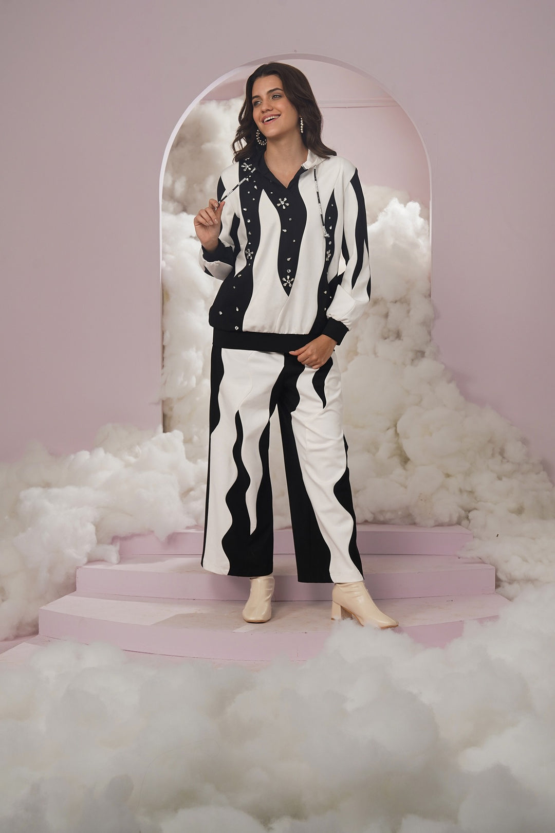 Basket pants- black and white