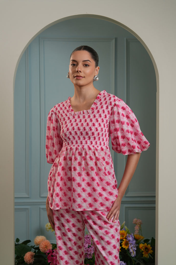 Beach promenade top -roses