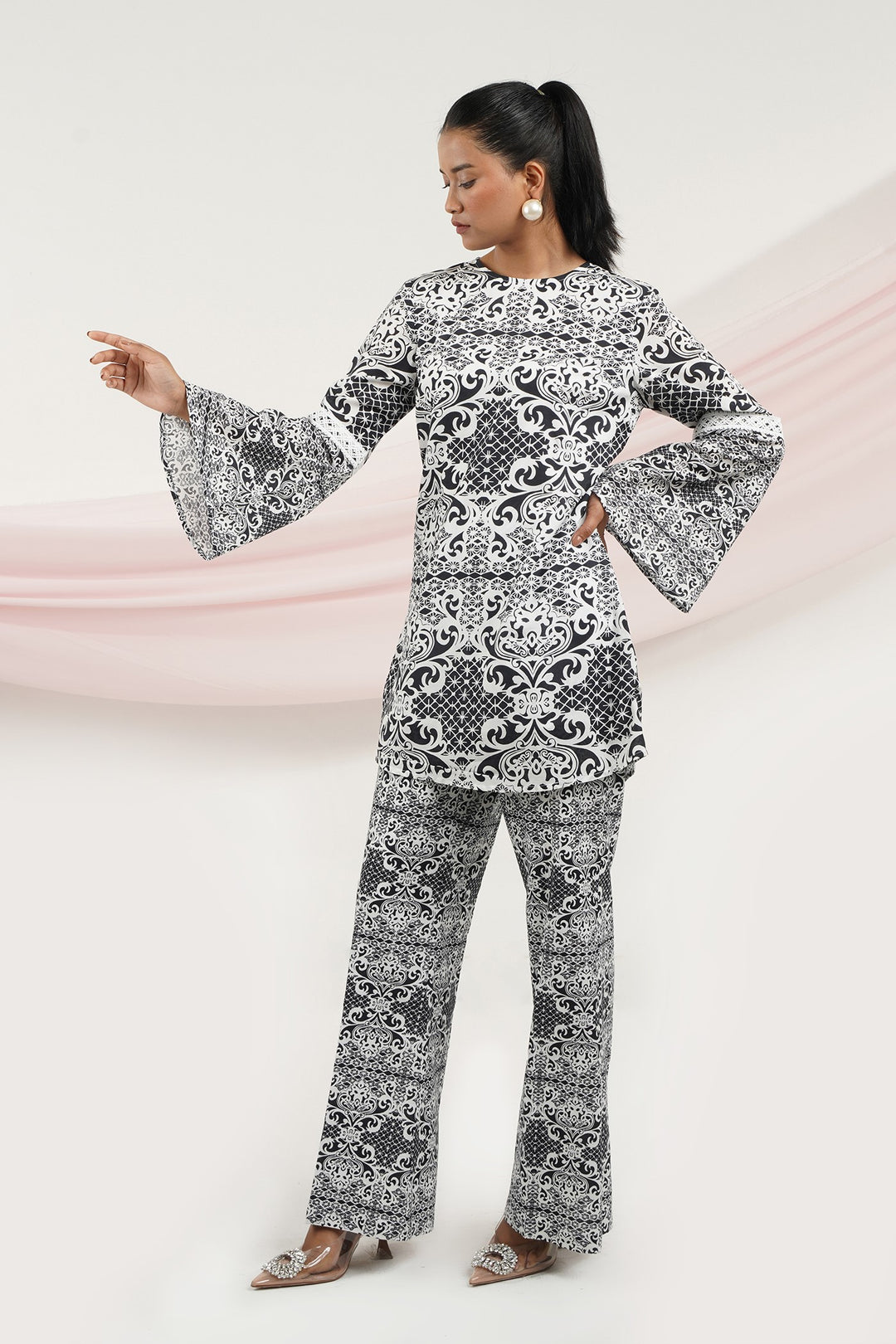 Lady Like Top- Black