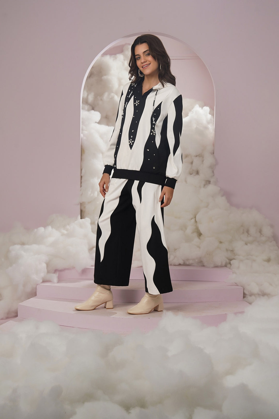 Basket pants- black and white