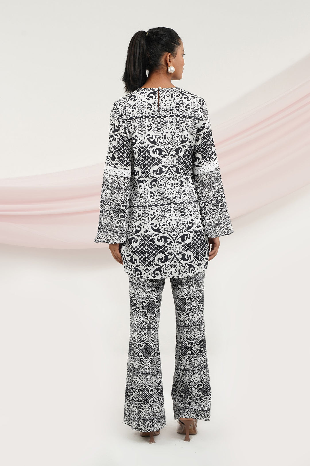 Lady Like Top- Black