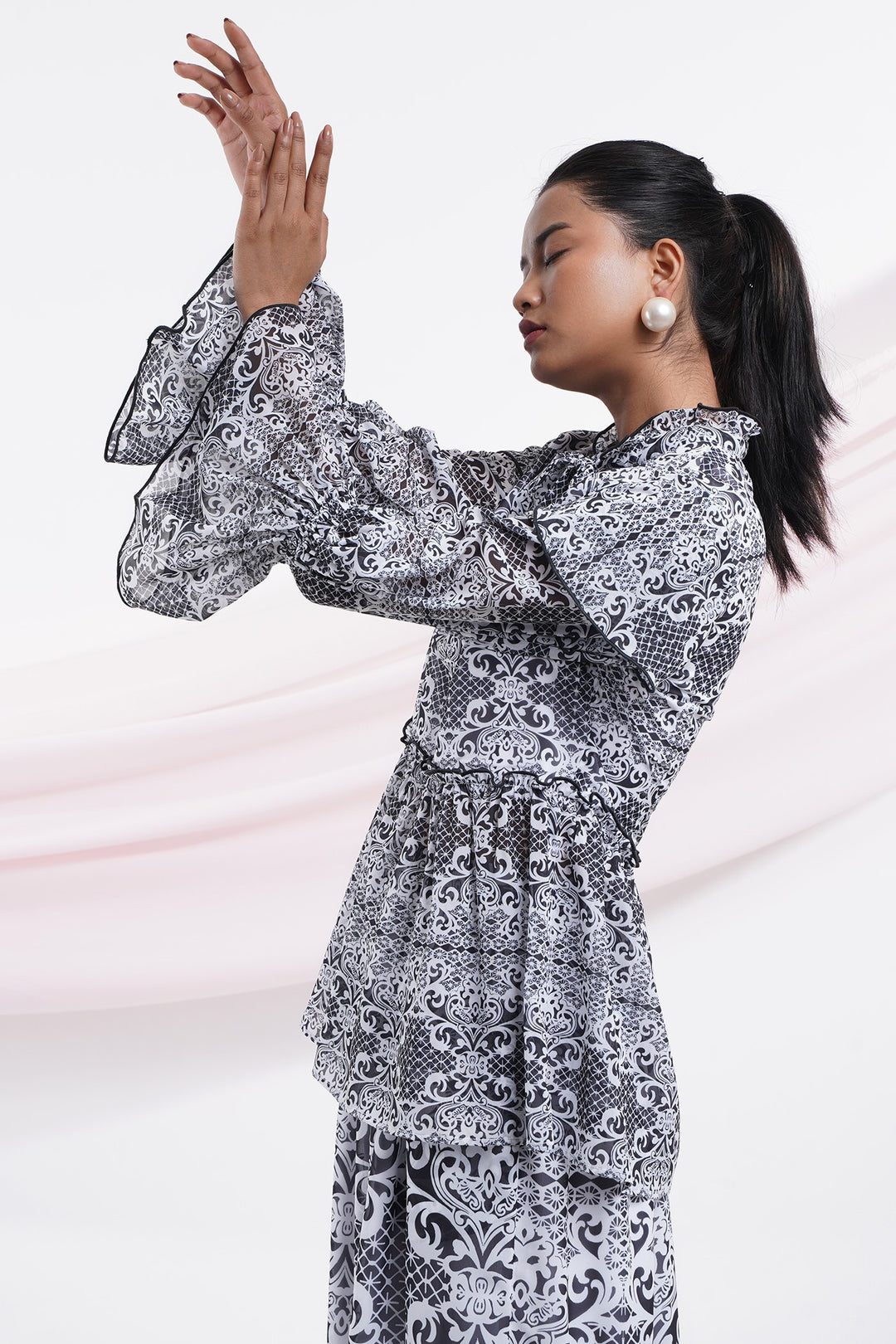 Taki Taki Top- Black Lace