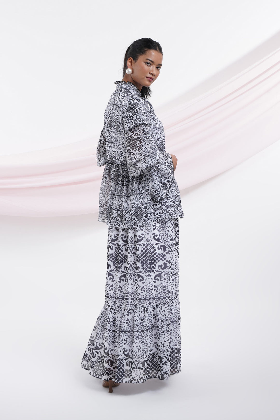 Taki Taki Top- Black Lace